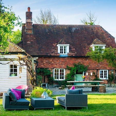 Samsara Villa Tonbridge Exterior photo