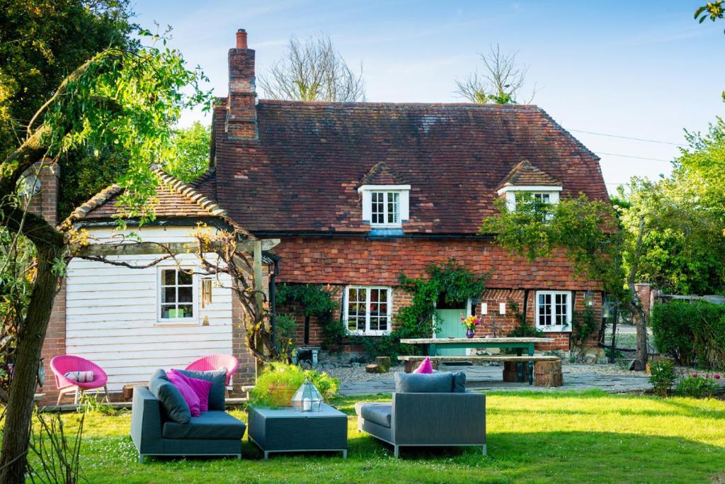 Samsara Villa Tonbridge Exterior photo