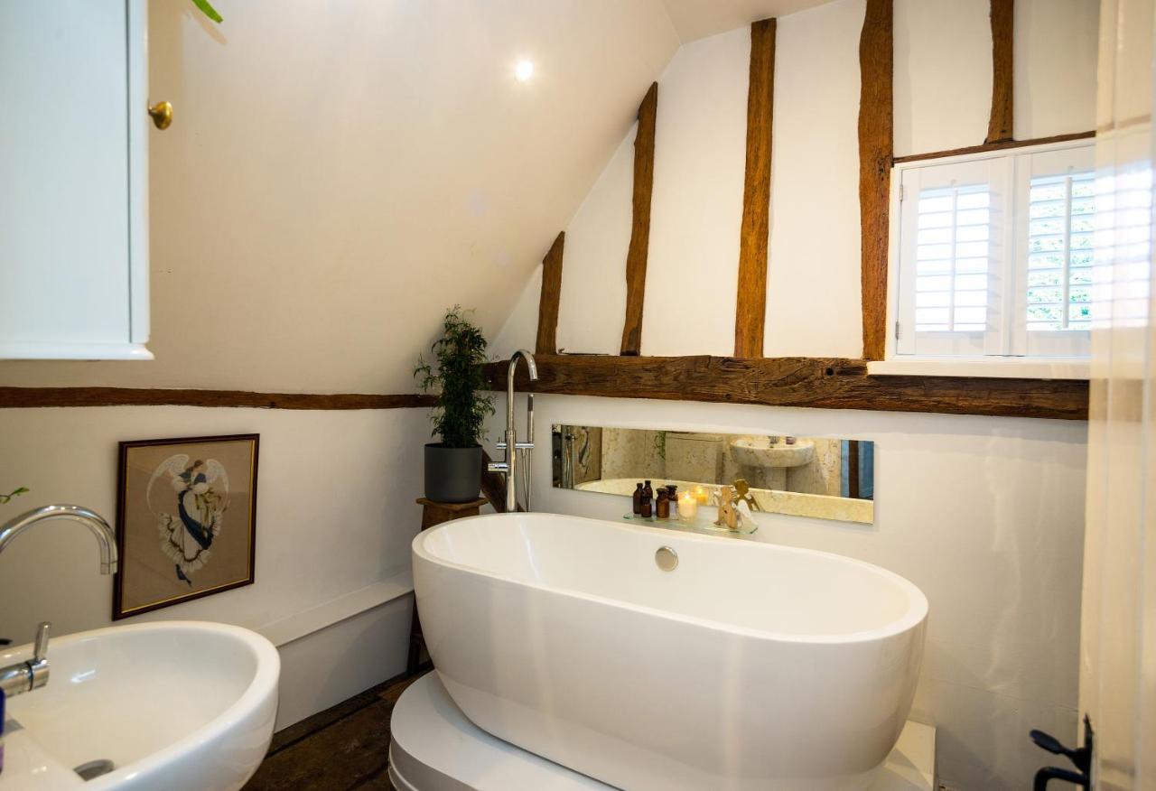 Samsara Villa Tonbridge Exterior photo